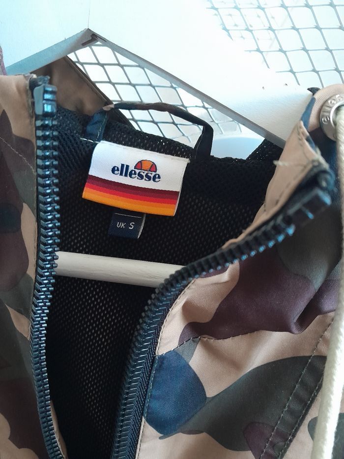 Coupe Vent treillis ELLESSE .Taille S - photo numéro 5