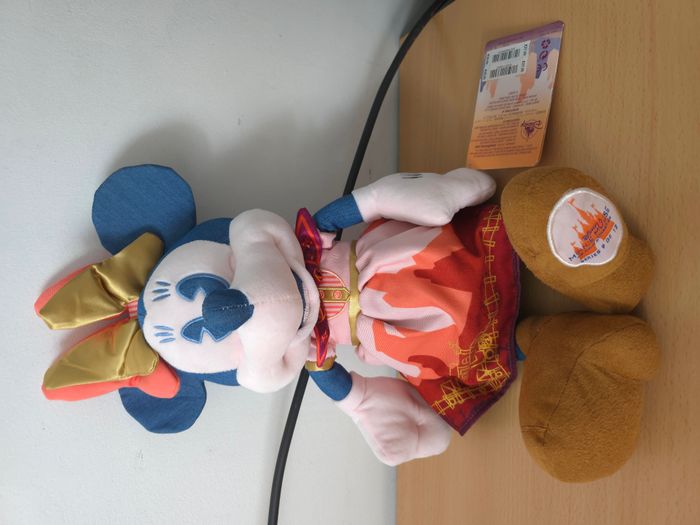Peluche / Plush Disney Minnie Attraction septembre september 9/12