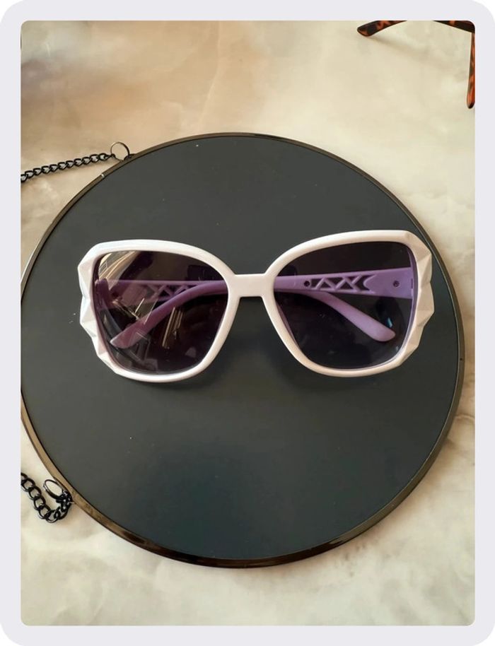 Lunette de soleil papillon blanche