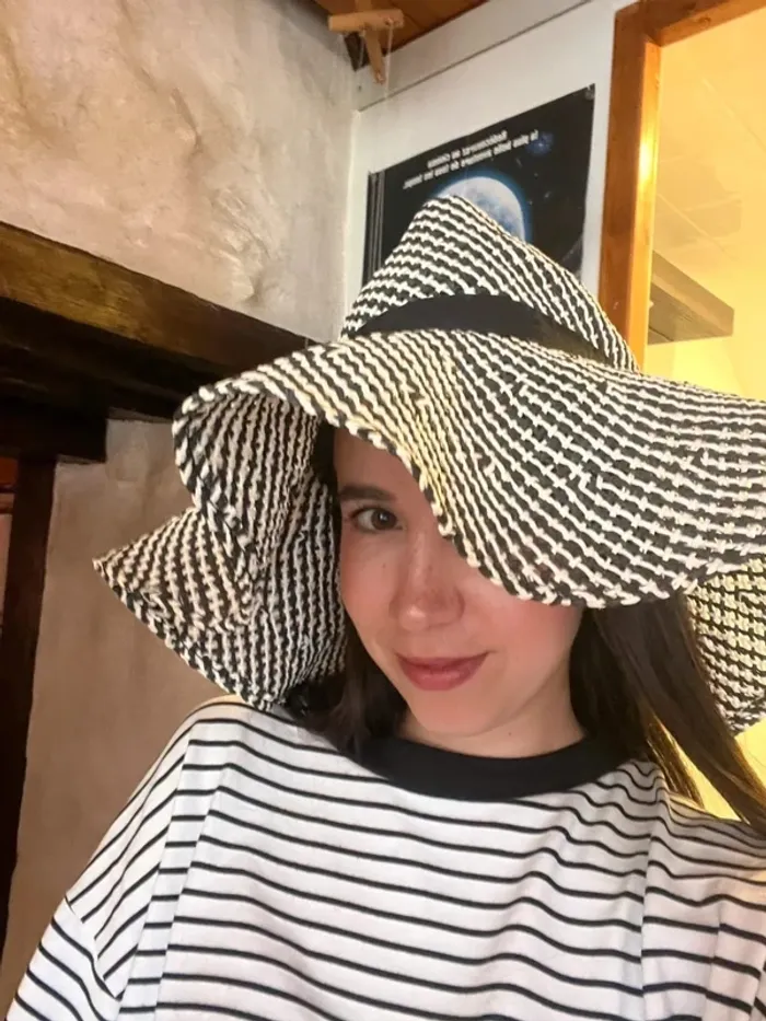 Chapeau Abercrombie noir & blanc – Taille 53/55 – 100% papier - photo numéro 2