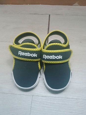 Sandale Reebok en taille 22