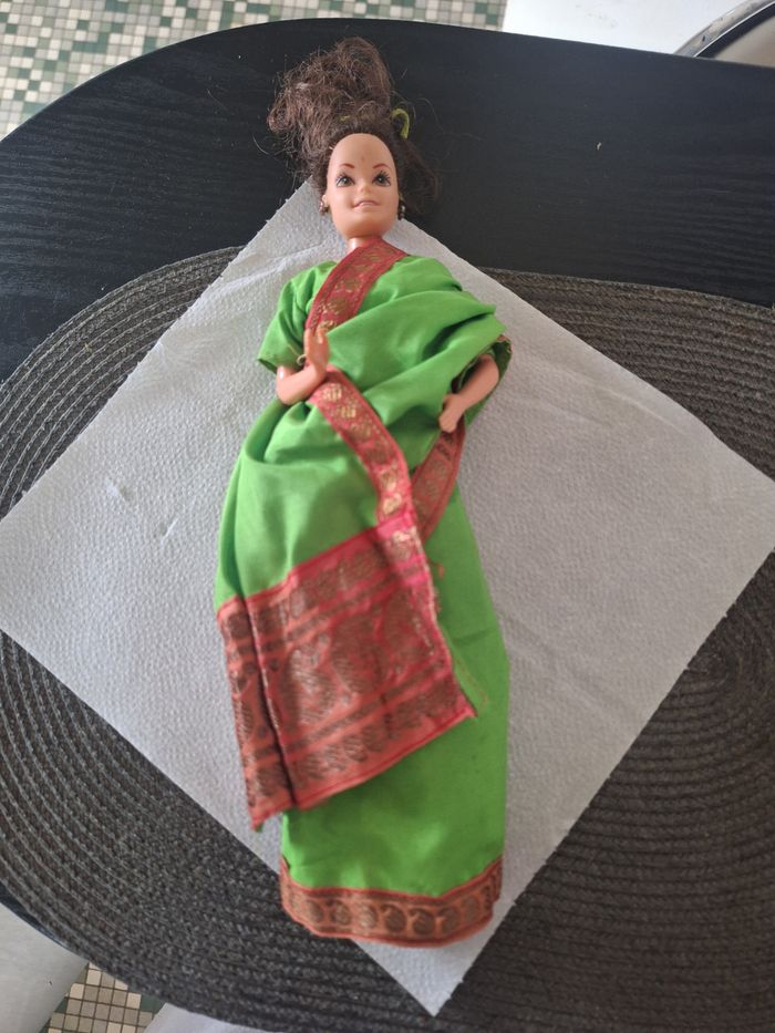 Barbie hindou brune tres rare