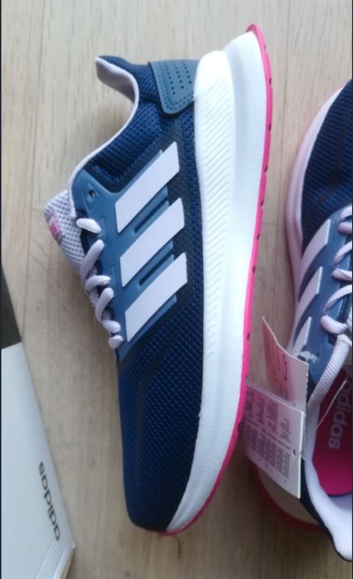 Baskets chaussures running adidas taille 36 2/3 neuves - photo numéro 2