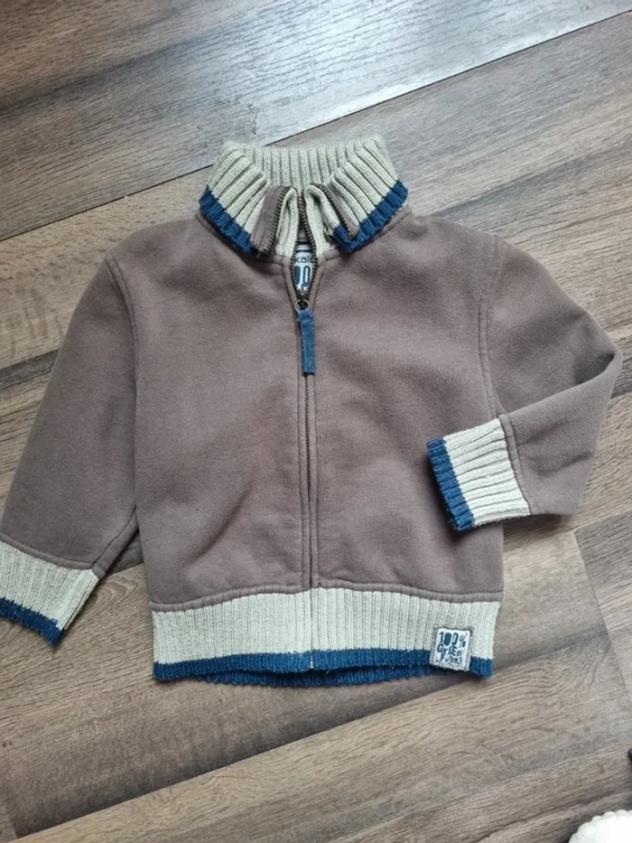 Veste / Gilet marron et crème à zip col montant type camionneur. Garçon. Taille 3 ans. Okaïdi. TBE