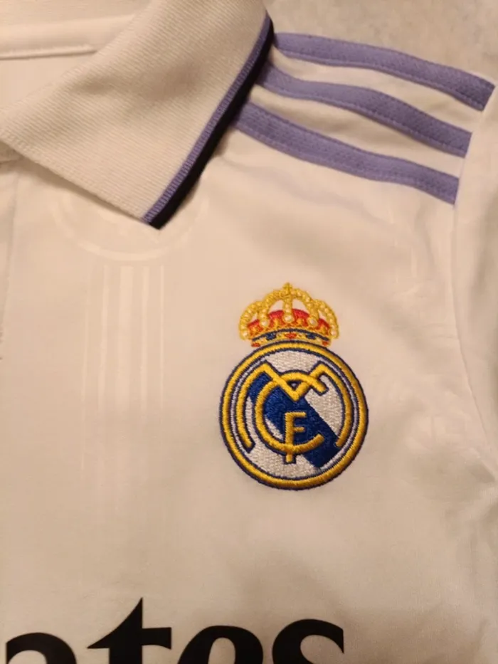 Maillot de foot Adidas équipe Réal Madrid taille 9/10 ans authentique - photo numéro 3