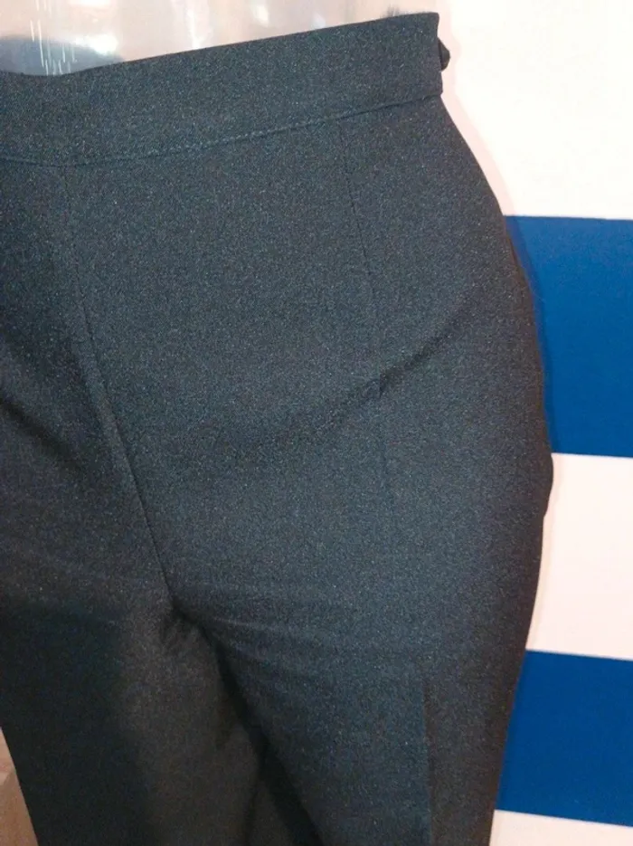 Joli pantalon à pinces noir neuf femme taille 42 - photo numéro 2
