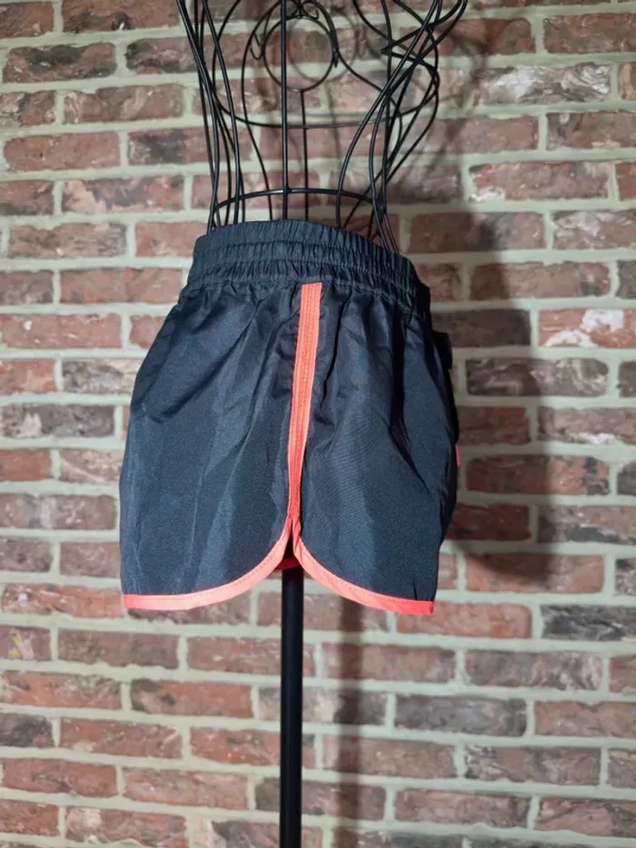 Short noir et rose Undiz Taille XS / 34 - photo numéro 11