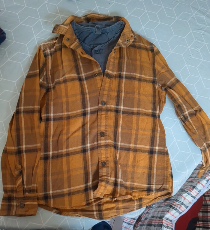 Lot chemises 8ans - photo numéro 2