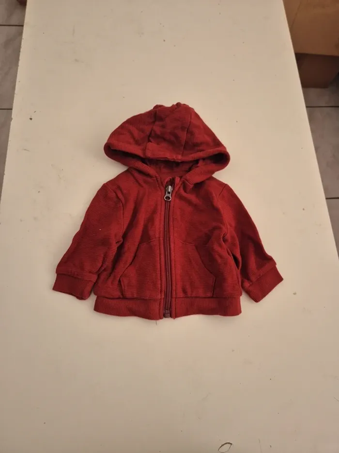 Gilet à capuche 3 mois