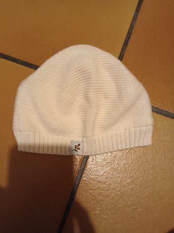 Bonnet beige neuf