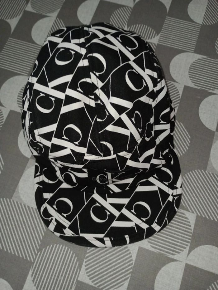 Casquette CK noire et blanche