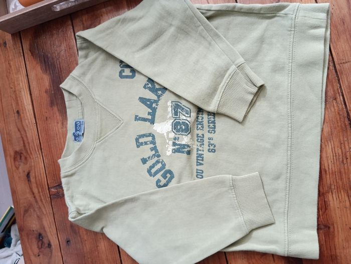 2 sweats, une chemise - photo numéro 4