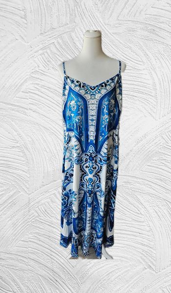 Robe longue avec ses fleurs et motifs, Sans marque, taille 52