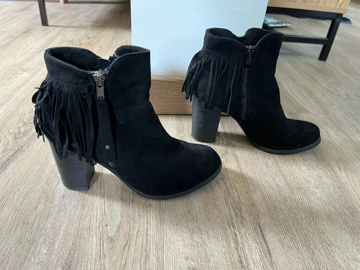 Bottines femme couleur noir taille 38 bon état pas de marque - photo numéro 2