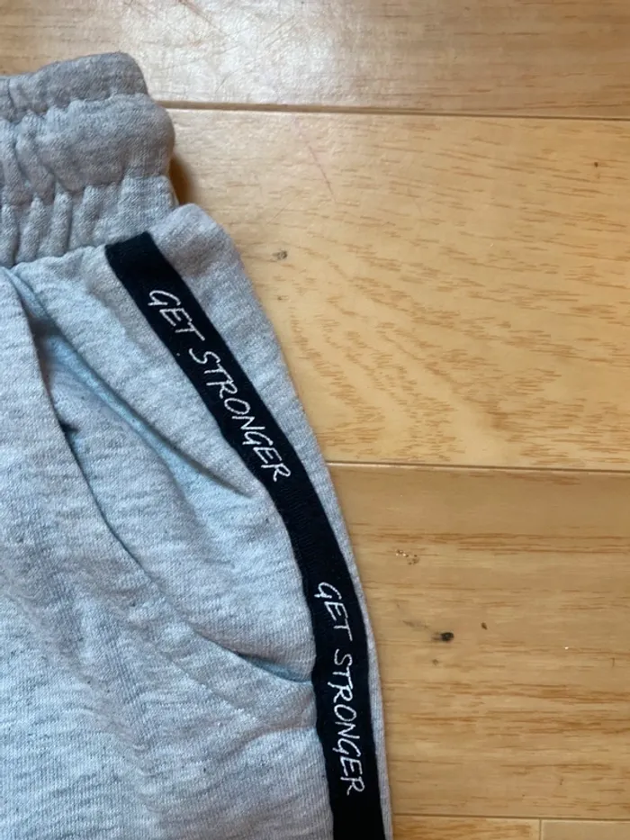 Jogging gris garçon taille 12 ans - photo numéro 4
