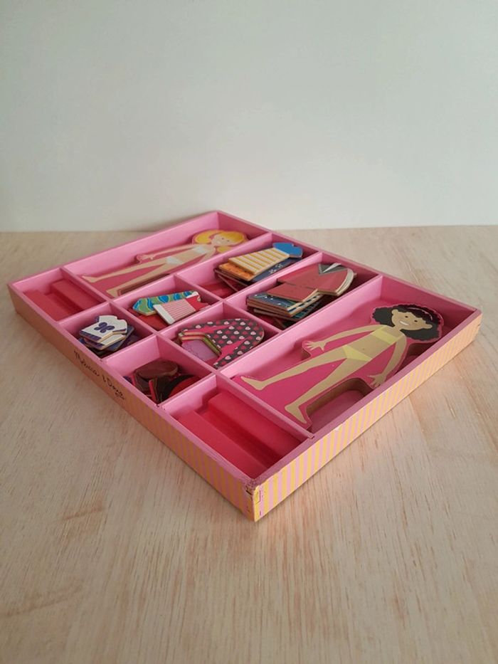 Jeu de vêtements magnétiques Abby & Emma de Melissa & Doug - photo numéro 19