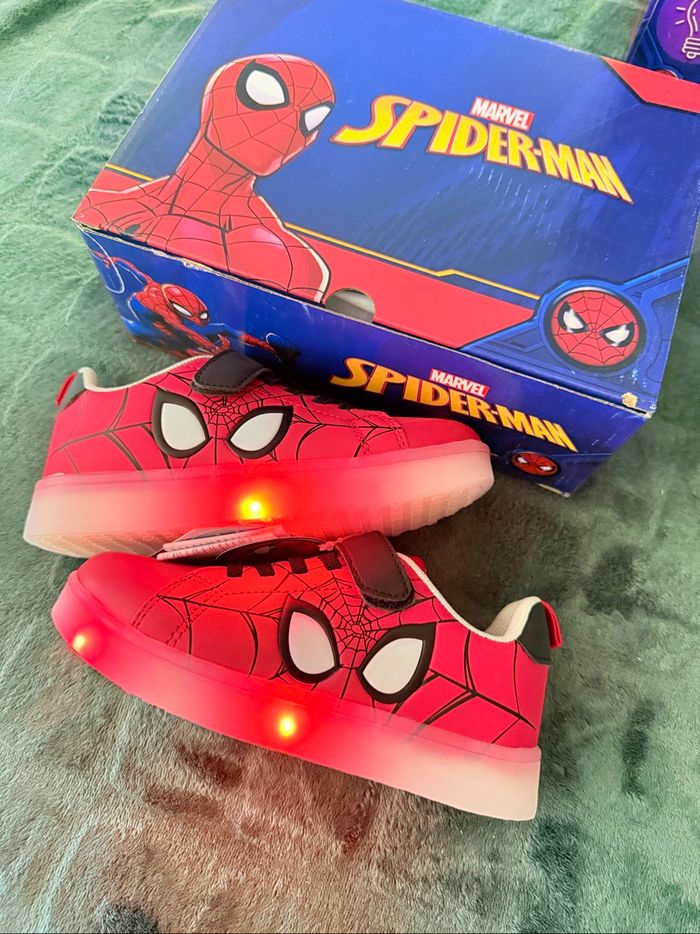 Basket Spiderman Marvel lumineux