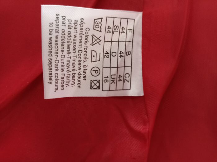 Tailleur rouge - photo numéro 6