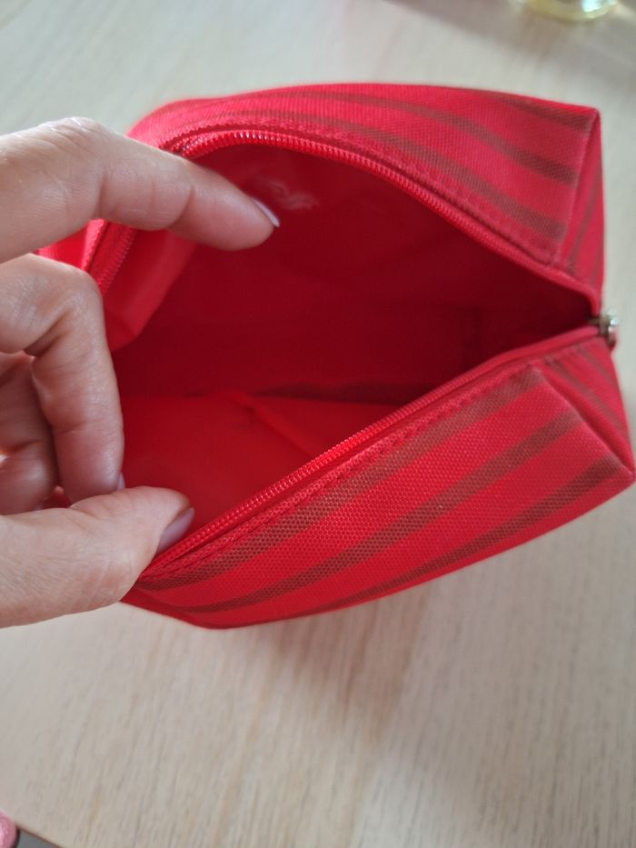 Vichy trousse à maquillage neuve rouge 18x13x8cm - photo numéro 3