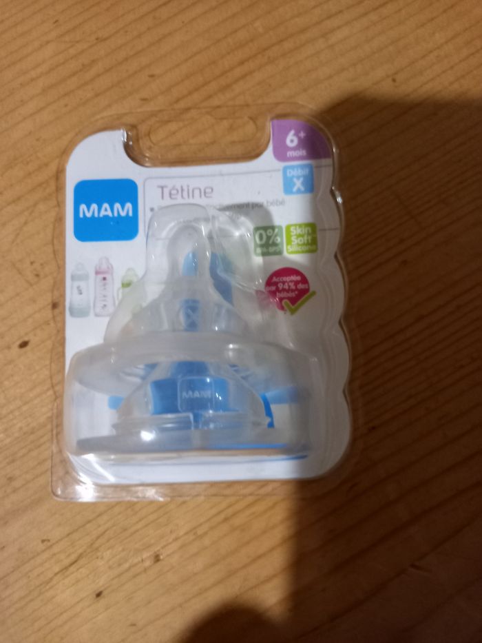 Lot de deux tétines  biberons MAM 6 mois et plus débit X neuves - photo numéro 4