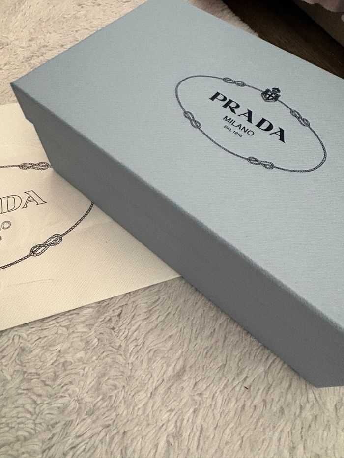 Boîte vide prada
