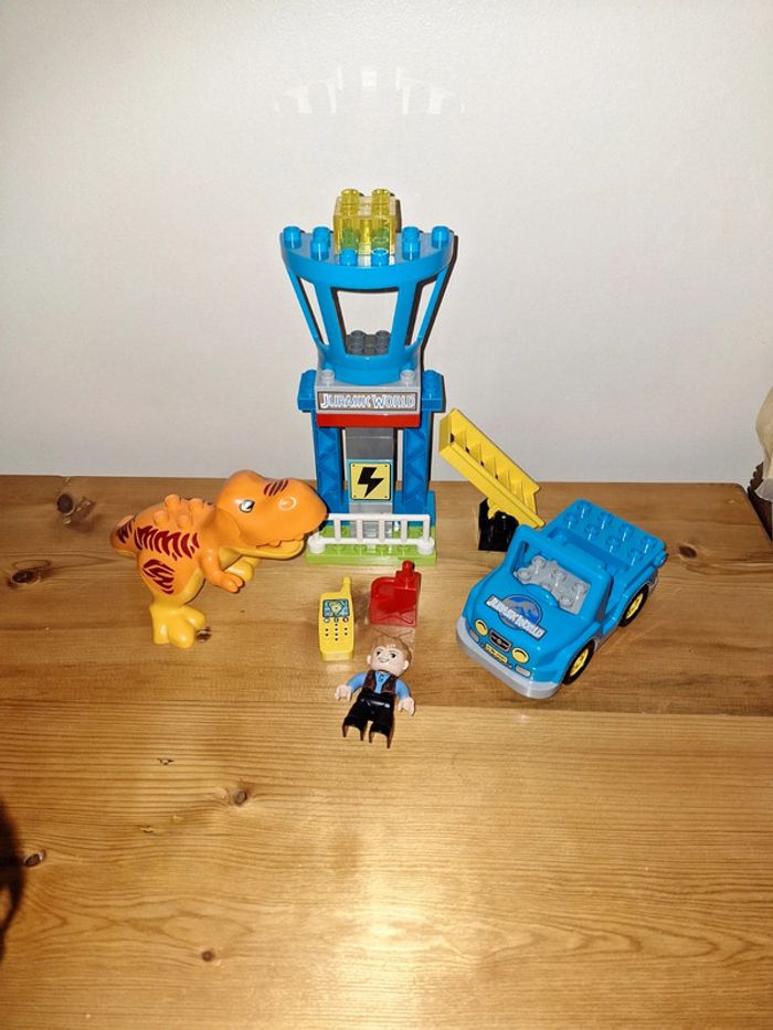 Lego duplo 10880 tour du tirex