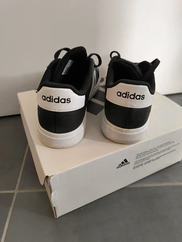 Basket adidas noire. taille 38 1/2. - photo numéro 3