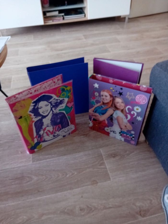Lot de 4 classeurs neufs