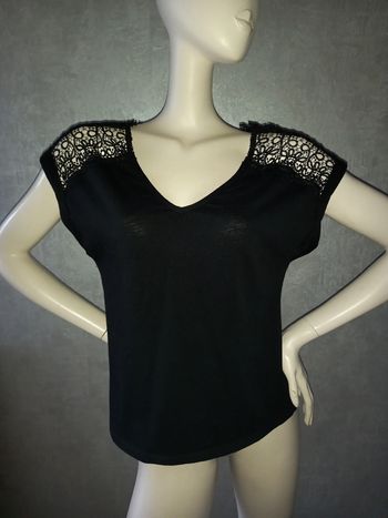 tee shirt noir dentelle col V promod taille 40