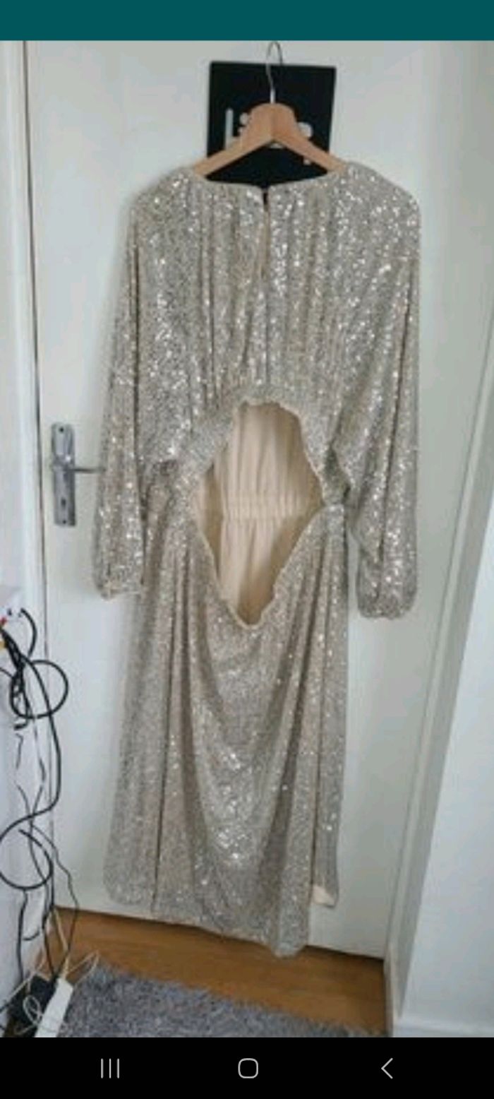 Robe de soirée sequins doré - photo numéro 4
