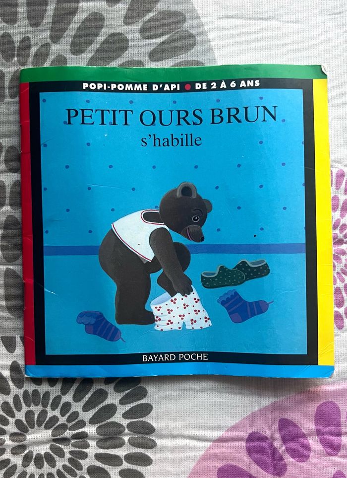 Livre Petit Ours Brun s’habille