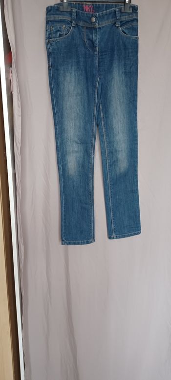 Très beau jeans fille T 10 ans 