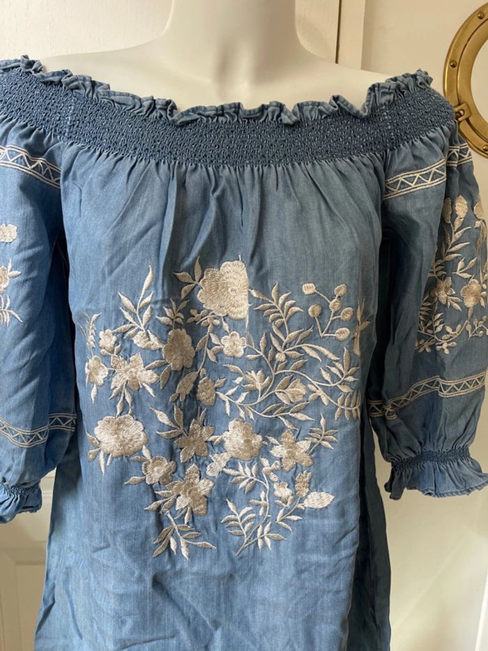 Robe brodée à fleurs - photo numéro 6