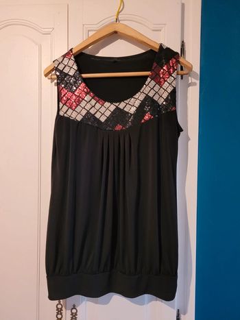 Haut fluide taille 44 avec strass