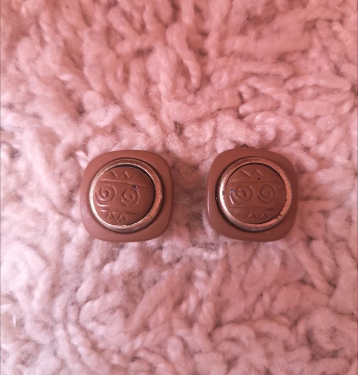 Petits clips vintage marrons