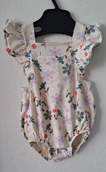 Magnifique barboteuse NEUVE 3 /6 mois