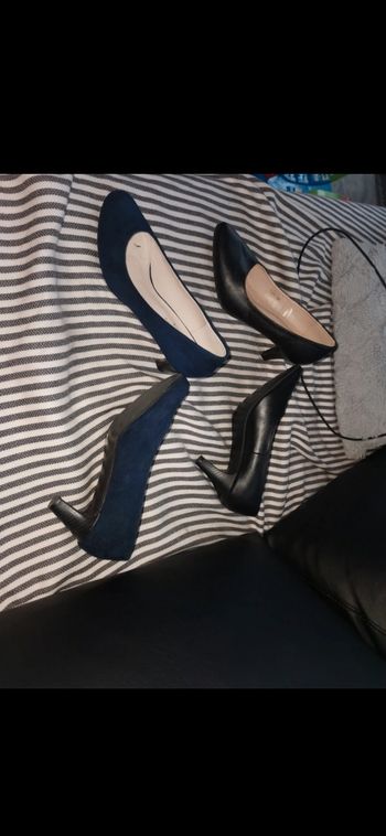 2 paires de talons.