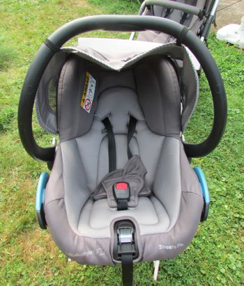 Cosy / Siège auto bébé 0/9kg Bébé Confort Streety Fix