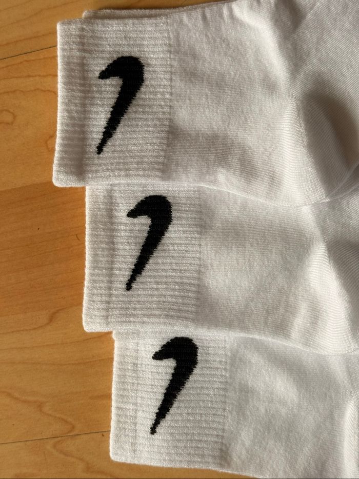 chaussettes de la marque Nike en couleur blanche neuf - photo numéro 2