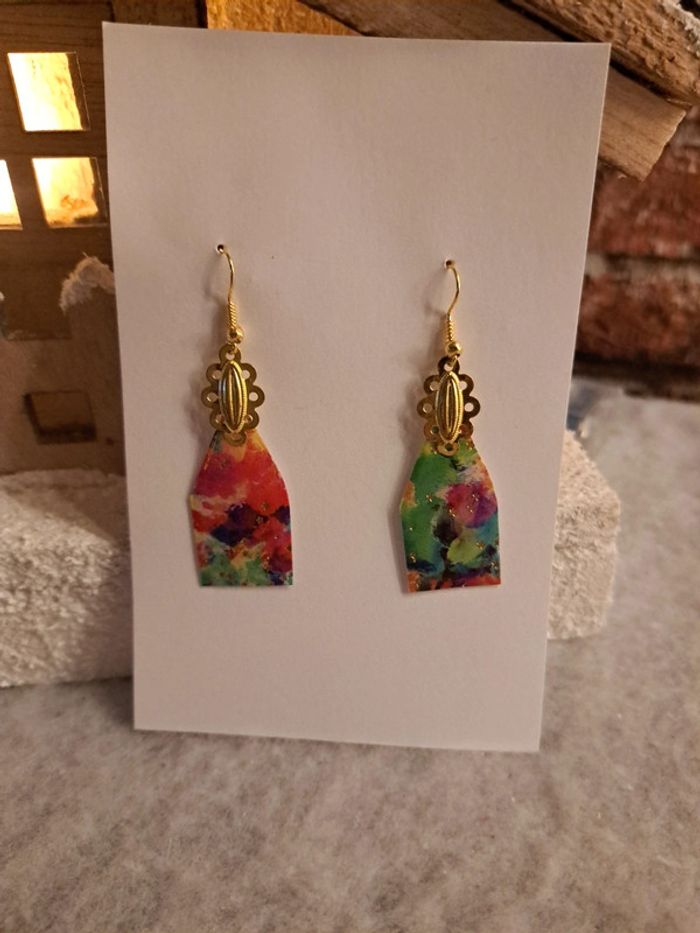 Boucles d'oreilles pendante en résine florale légère - photo numéro 3