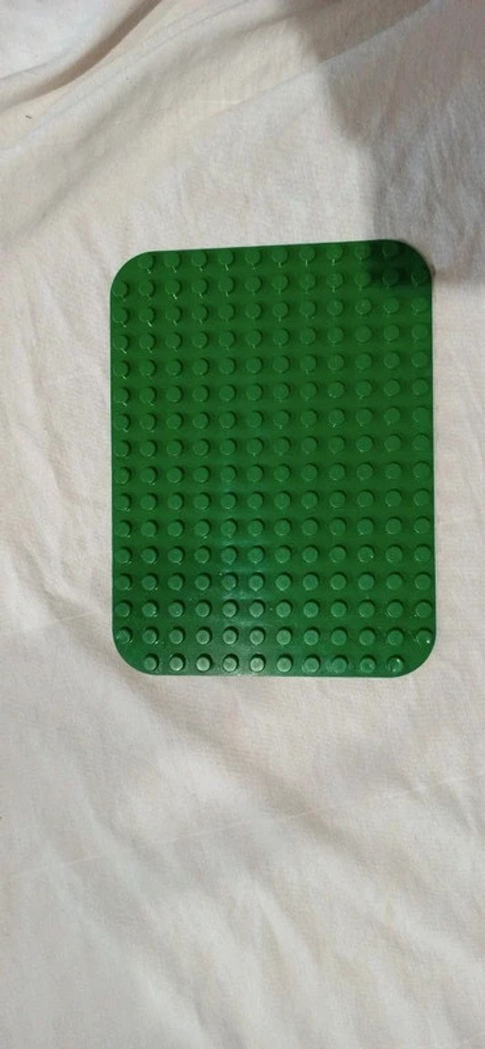 Plaque de base décor lego duplo verte
