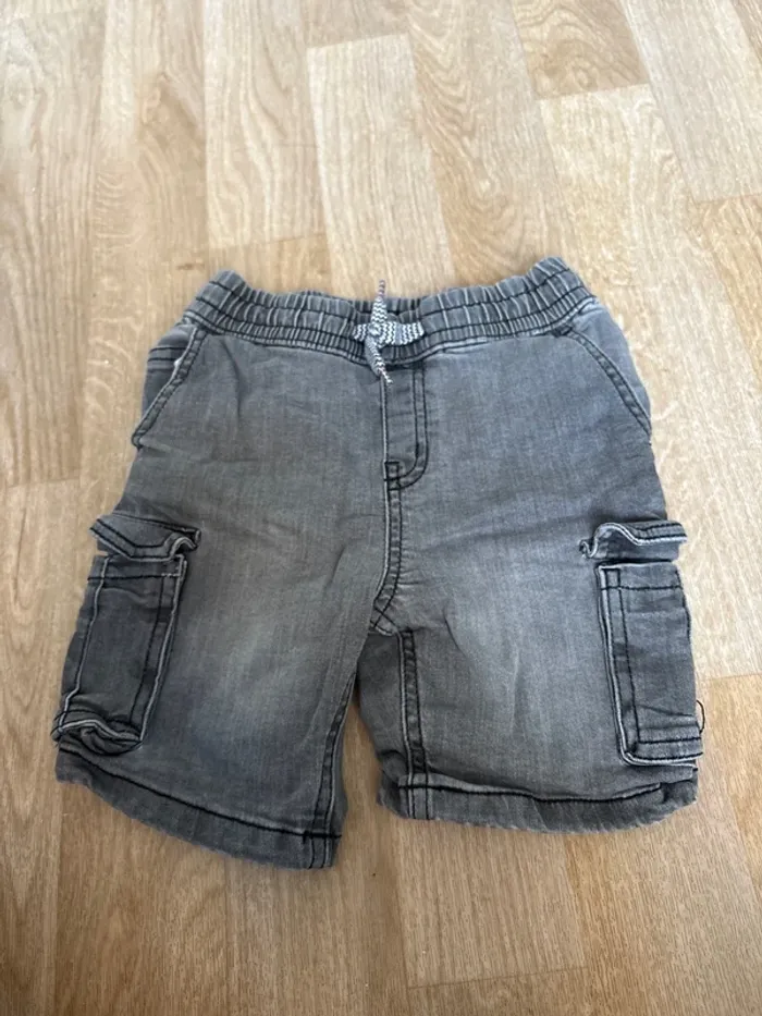 Short en jeans taille 4 ans