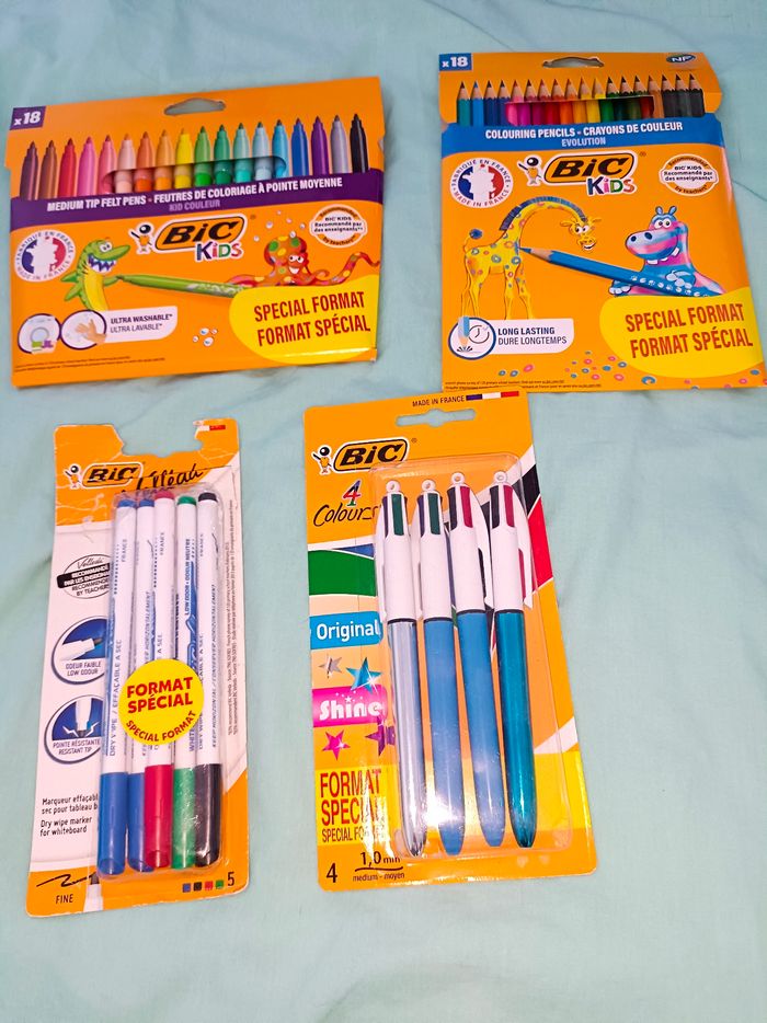 Lot de fournitures scolaires