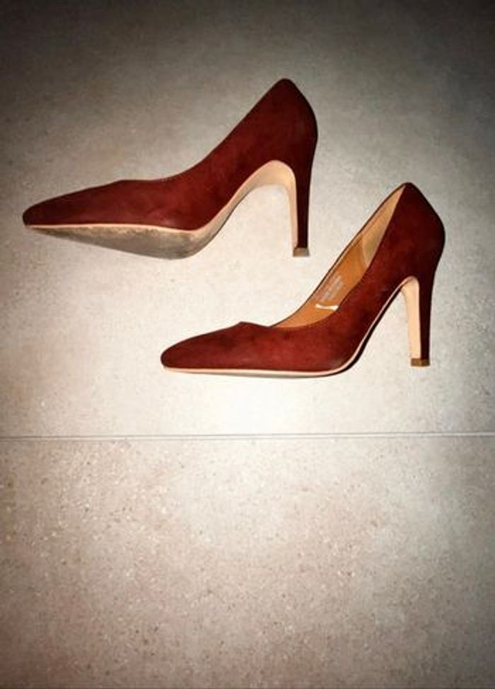 Escarpin daim bordeaux - 38 - bon état. - photo numéro 3