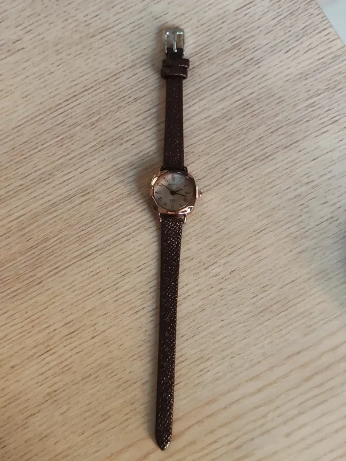 Montre fine, femme, vintage courbée - photo numéro 4