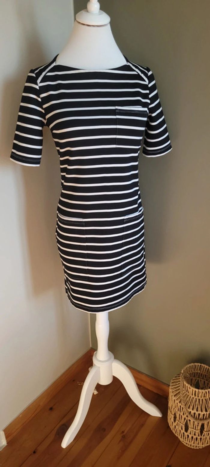 Jolie robe marinière Taille S Camaïeu Parfait état - photo numéro 2