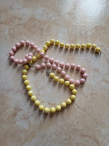 Lot de deux colliers de perle