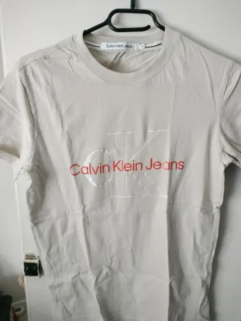 Tee shirt