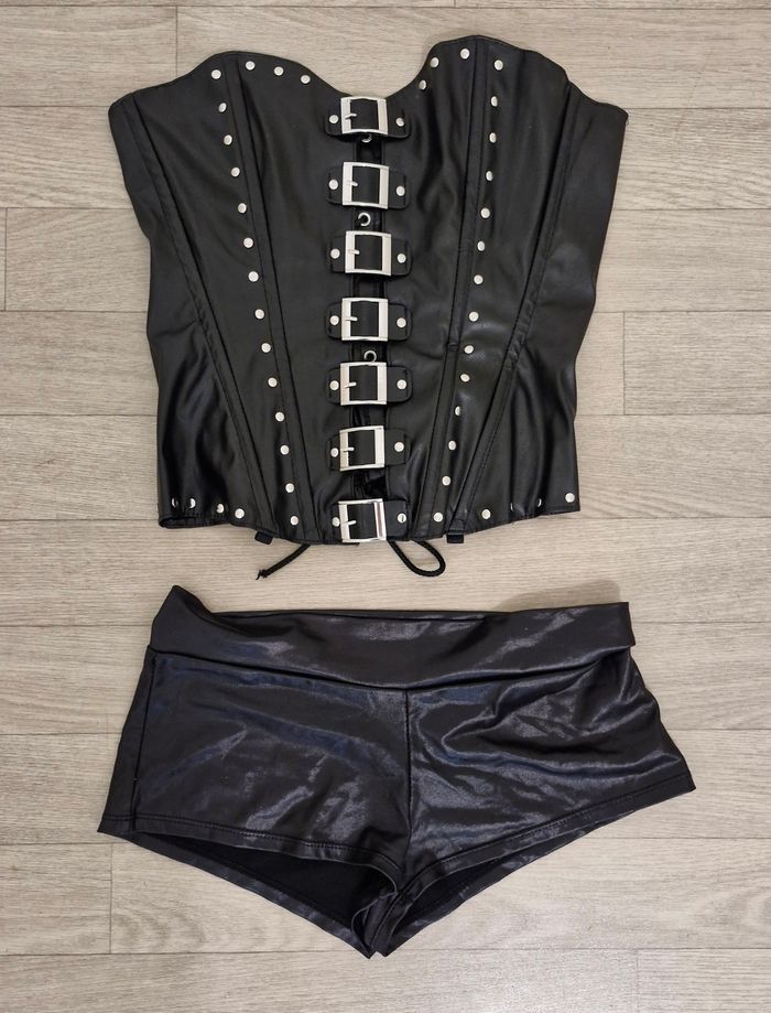 Ensemble bustier imitation cuir et culotte (sexy, bdsm) - photo numéro 5