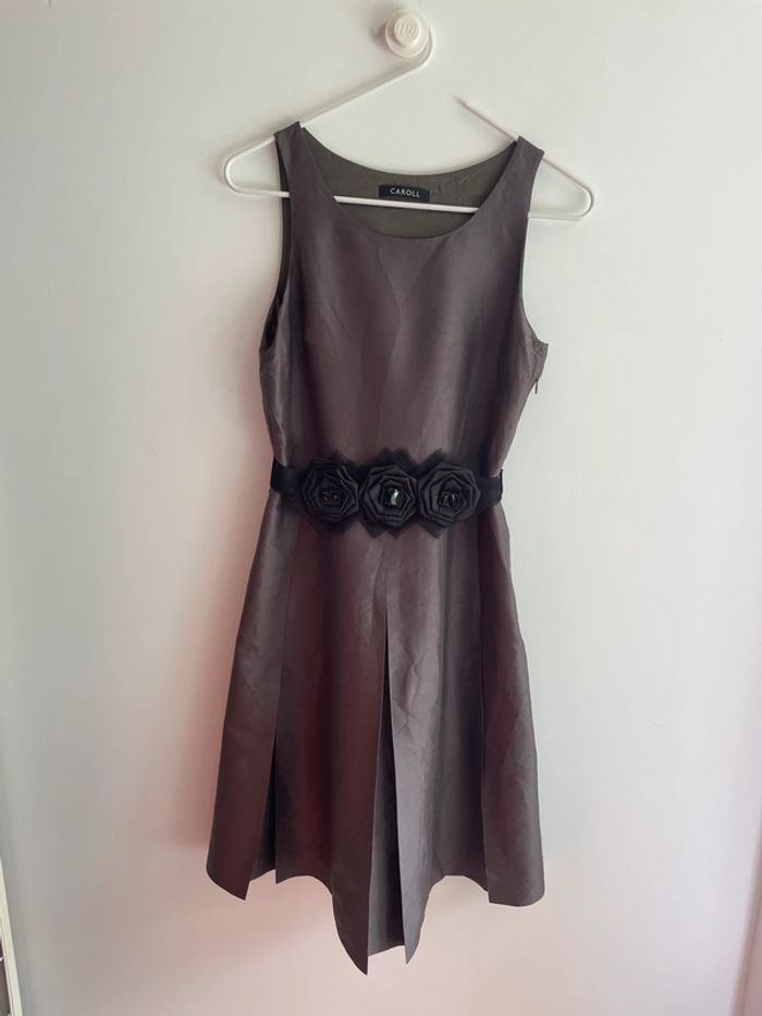 Robe grise en soie Caroll ceinture fleurs